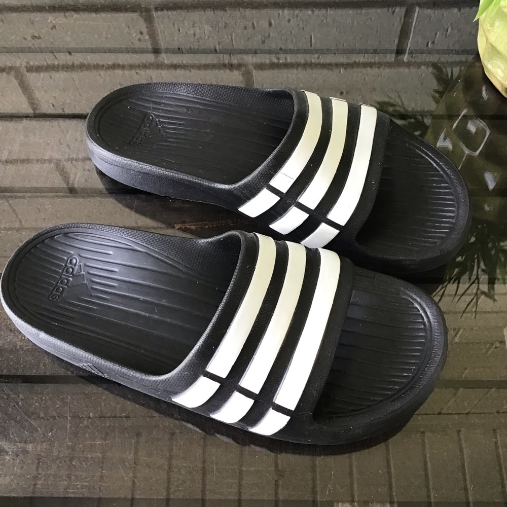 Adidas Boys’ Duramo Slip On Sandals Black/White - Picture 3 of 10